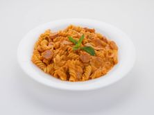 باستا نقانق حمراء