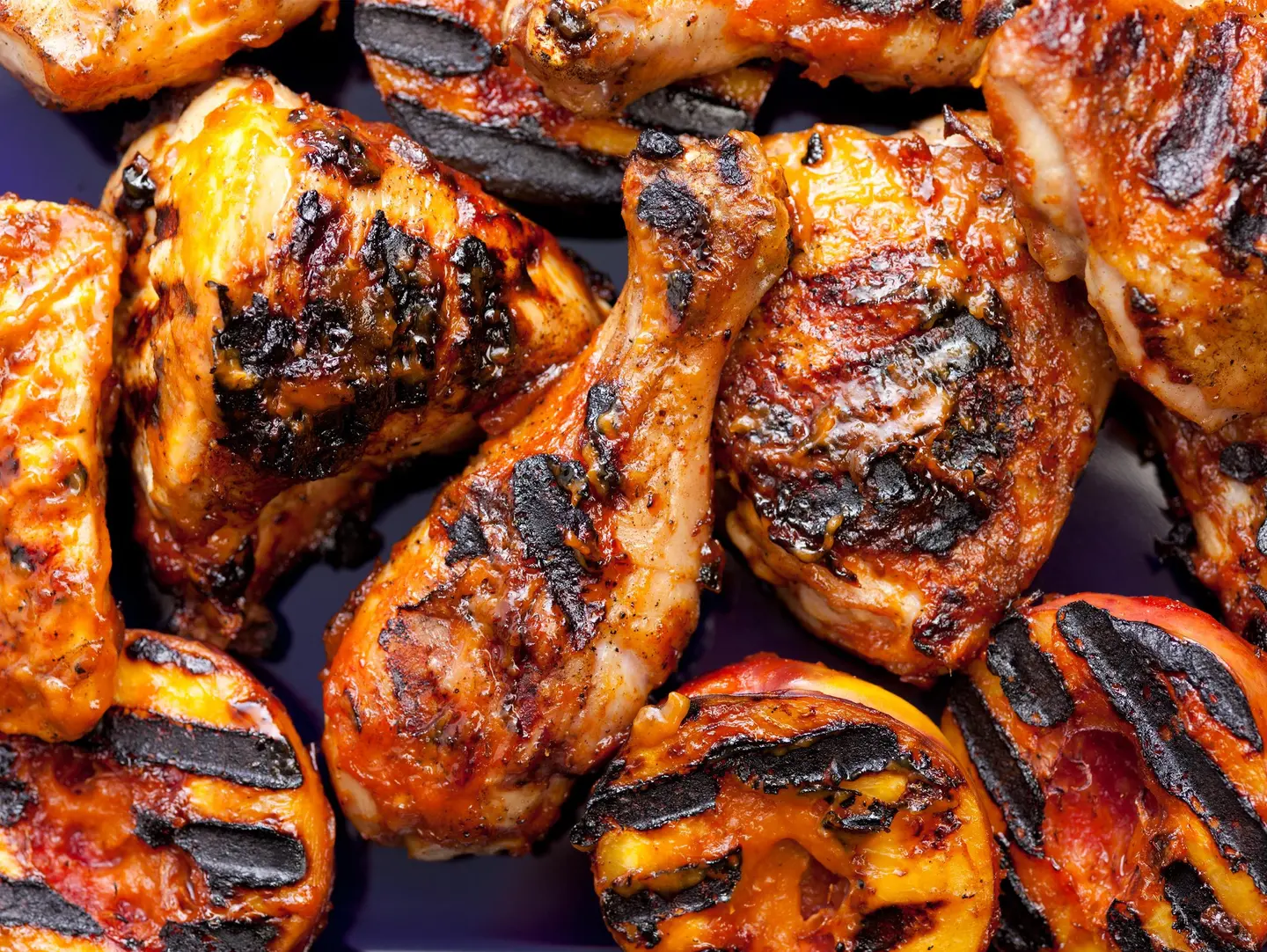 نص حبة دجاج على الفحم