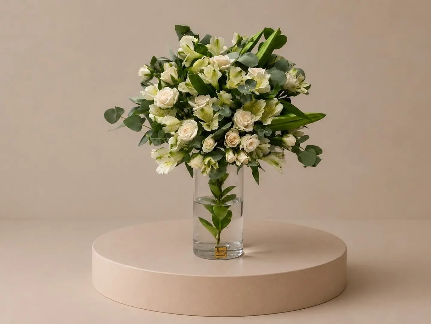 Natural Roses Vase 1