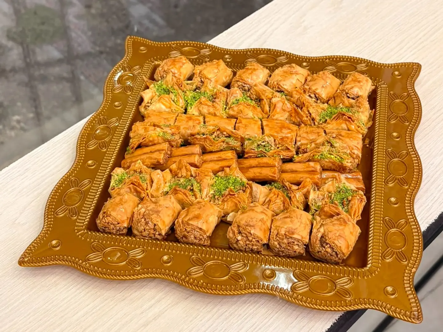 طبق بقلاوة مشكل