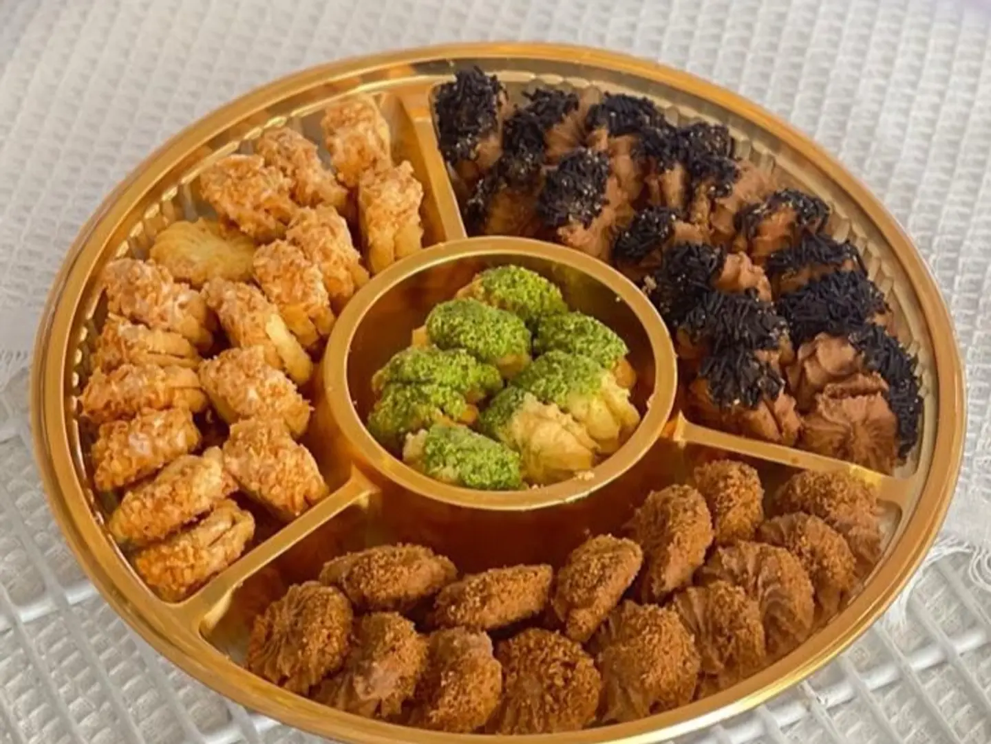 Round Mixed Petit Four