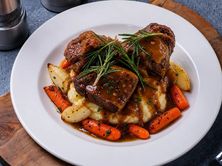 اضلاع بقري مطبوخة