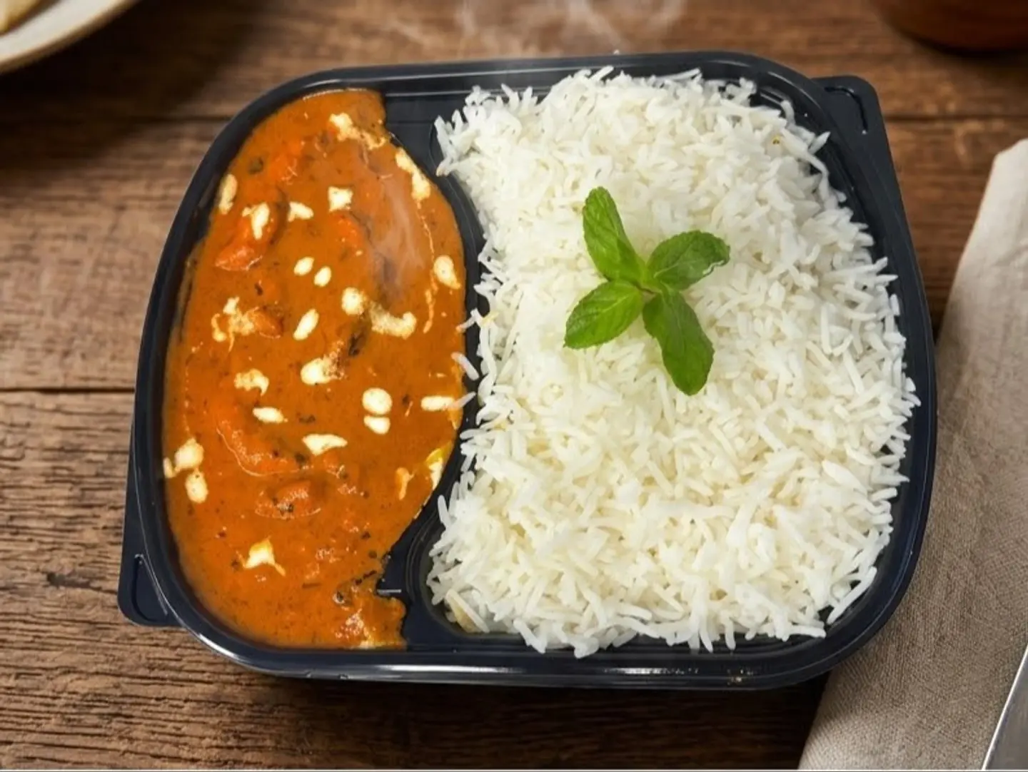 تيكا ماسالا مع أرز سادة