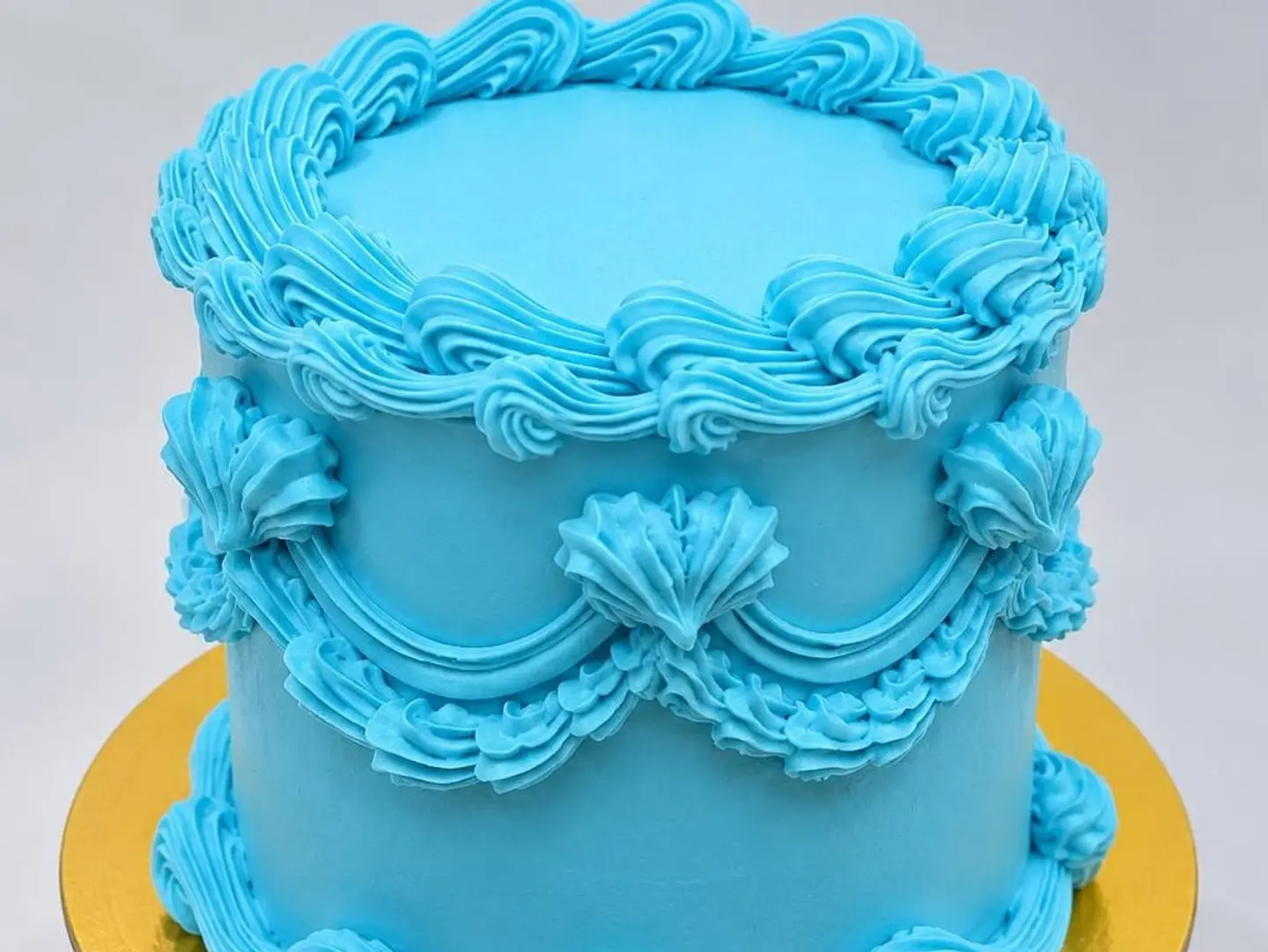 4 Layer Cake With Chocolate Filling