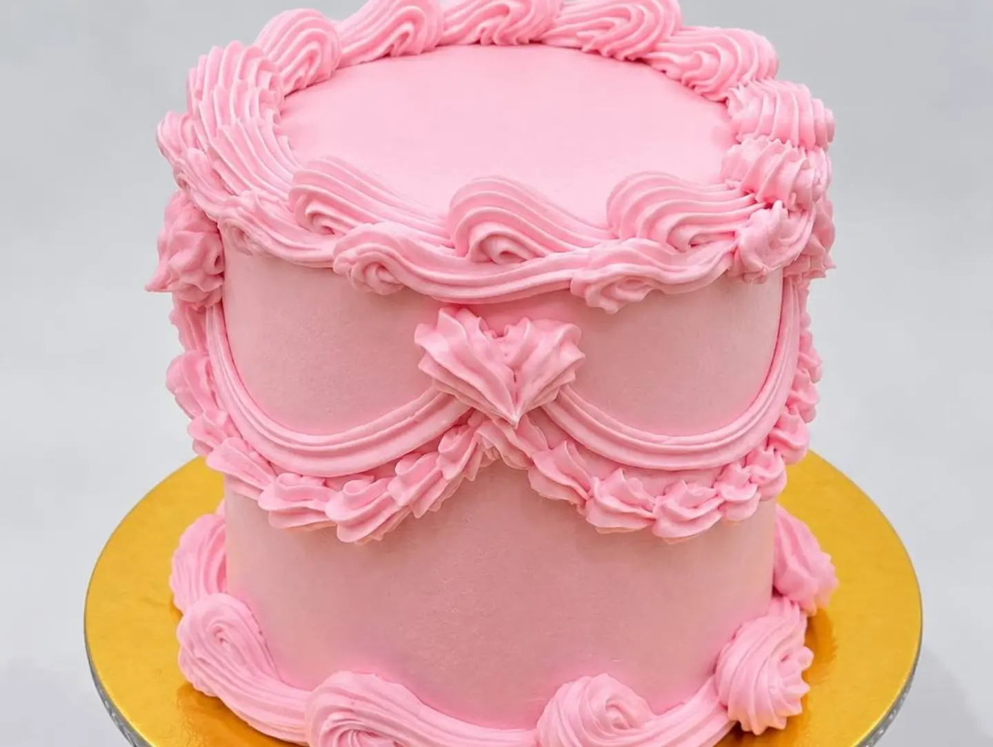 4 Inch Cake With Berry Filling