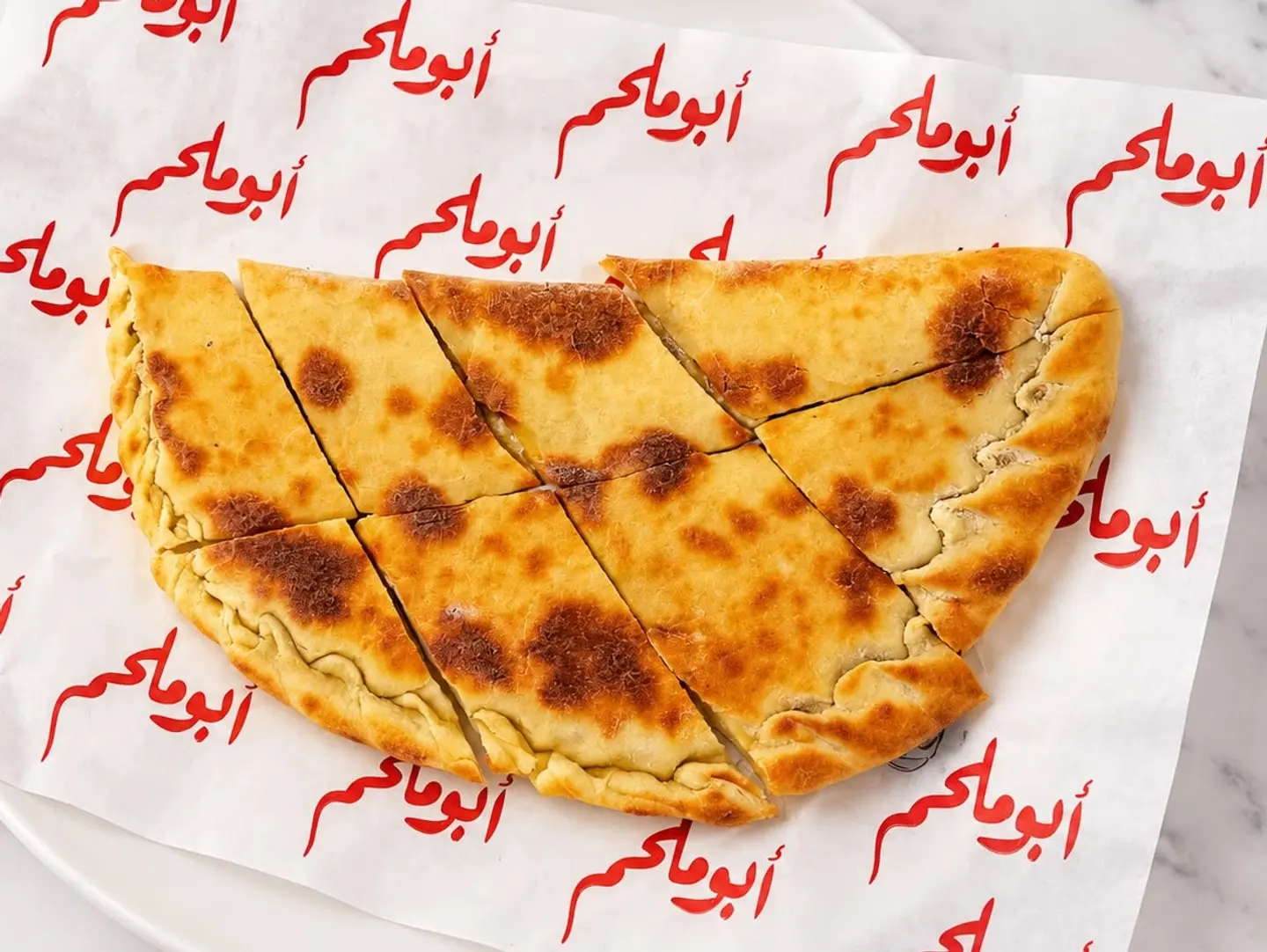 منقوشة جبنة سائلة وحلاوة طحينية