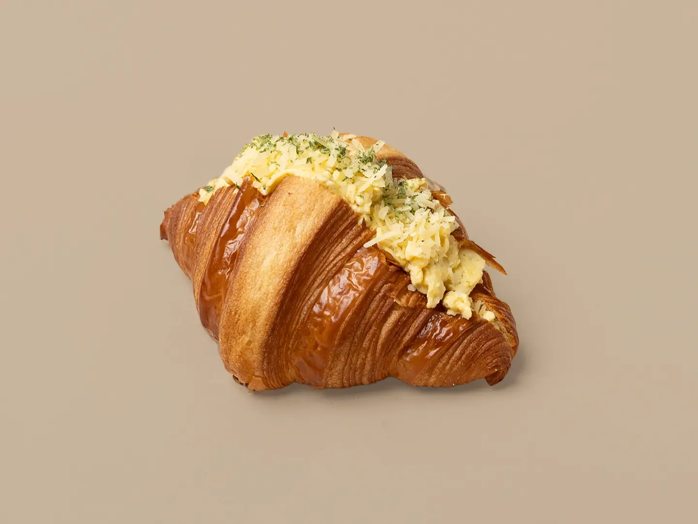 Cheesy Scrambeld Egg Croissant