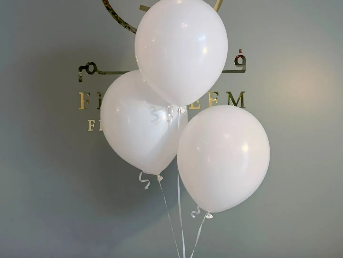 3 White Hellium Ballon