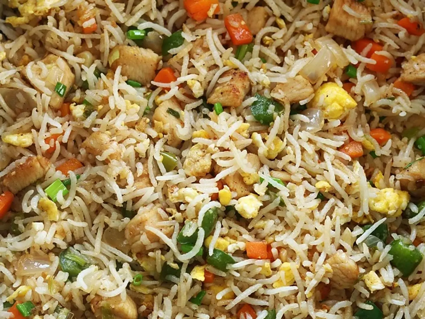 رز مقلي بالدجاج