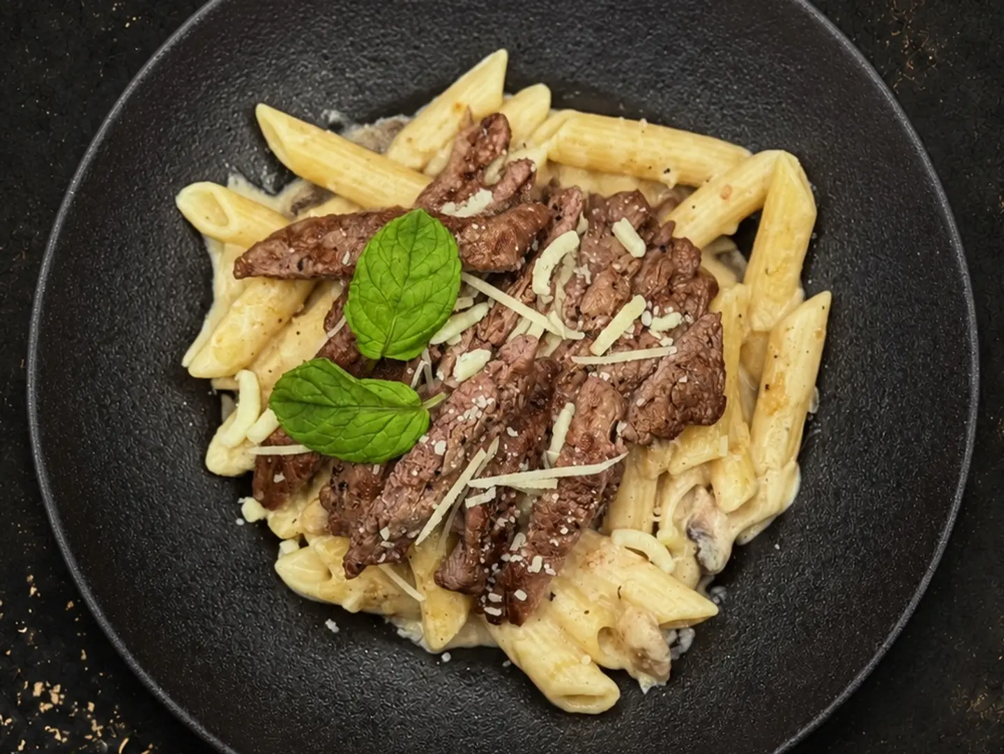 Alfredo Steak Pasta