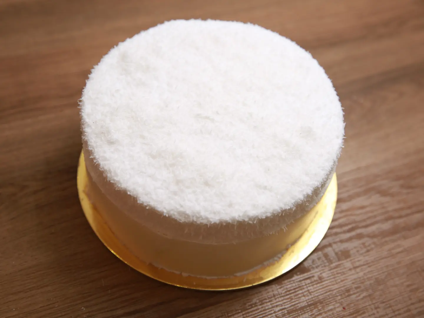 Medium Vanilla & Coconut Cake