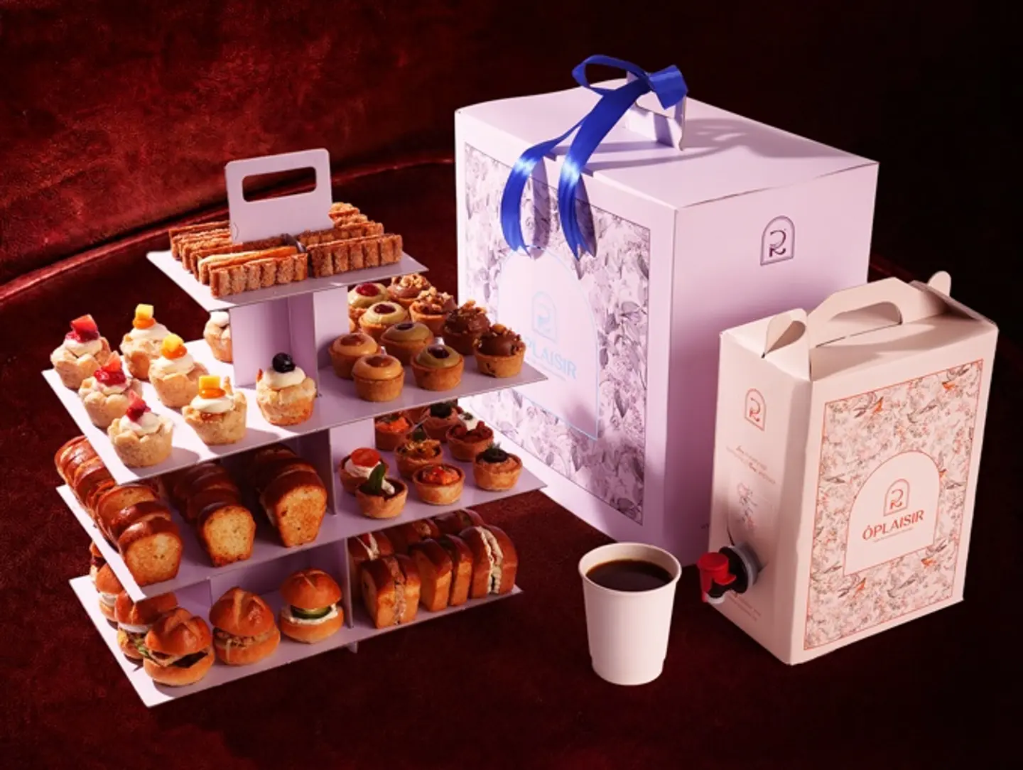 Oplaisir Gathering With Coffee