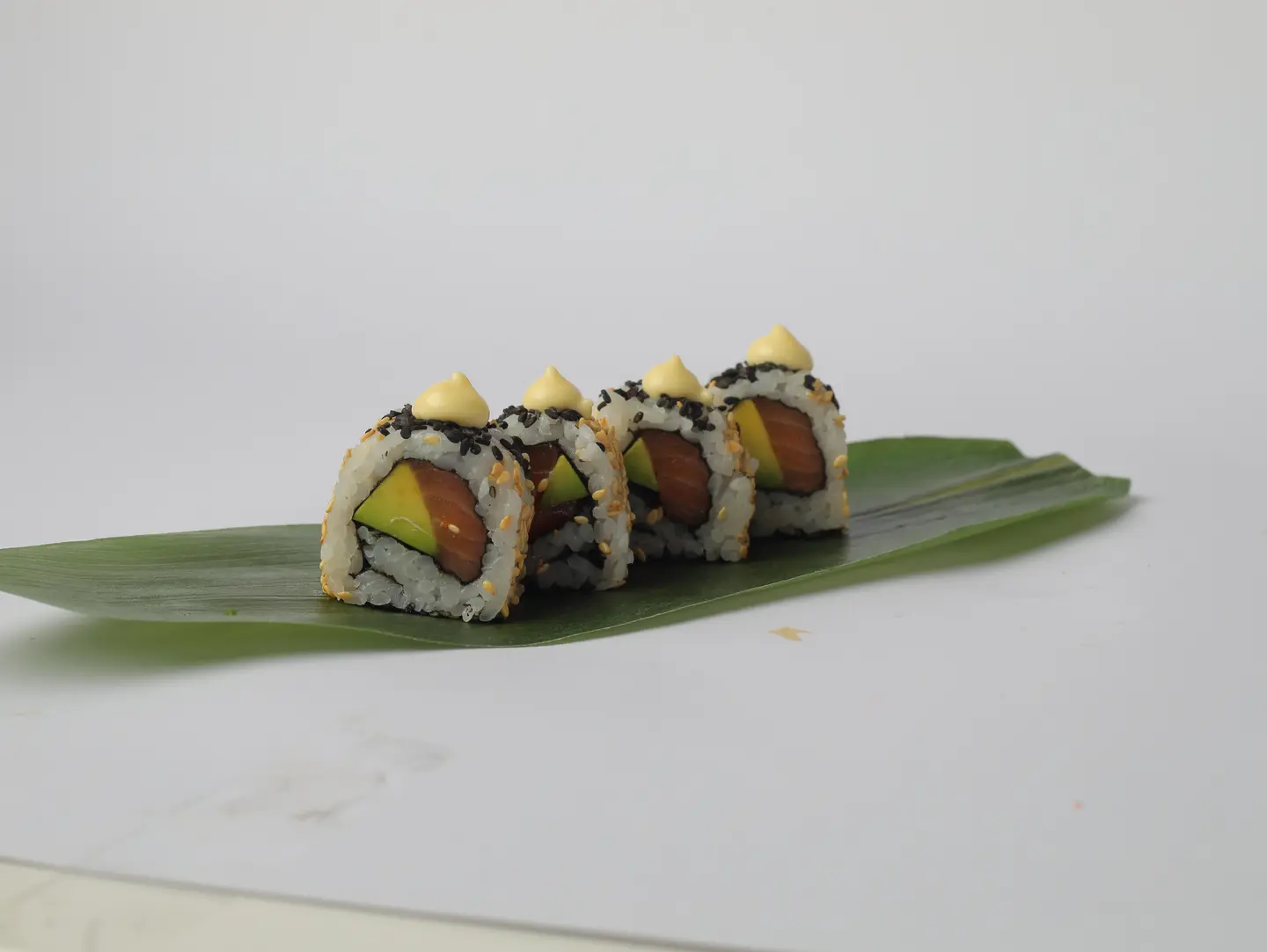 Salmon Avocado - 4 Pieces