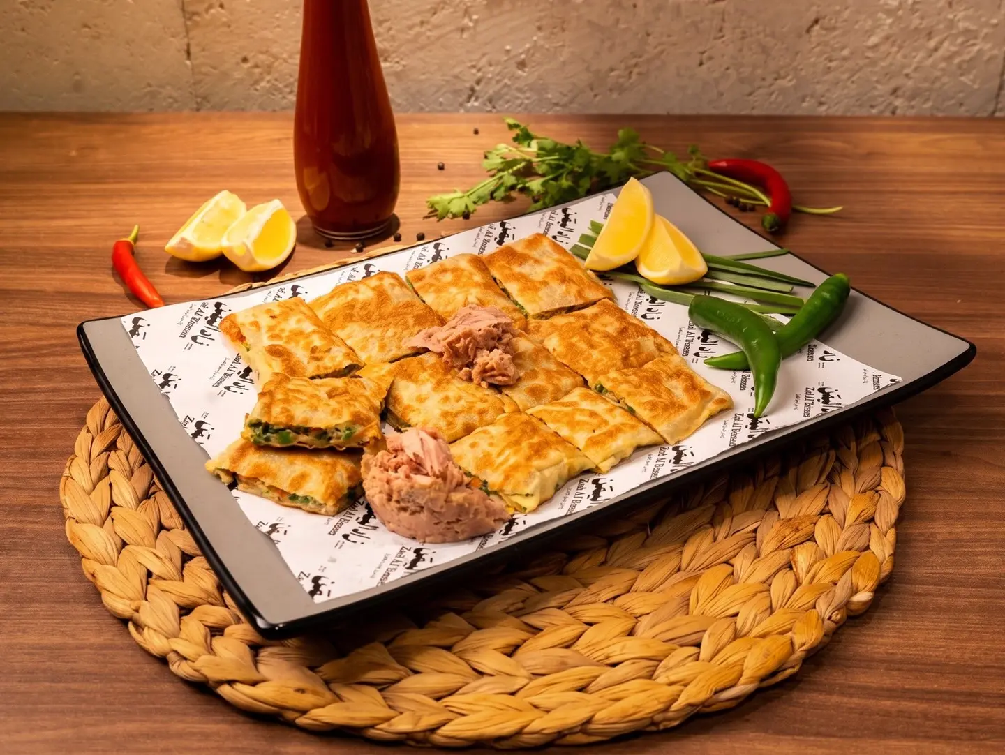 مطبق تونة جبنة بيضاء