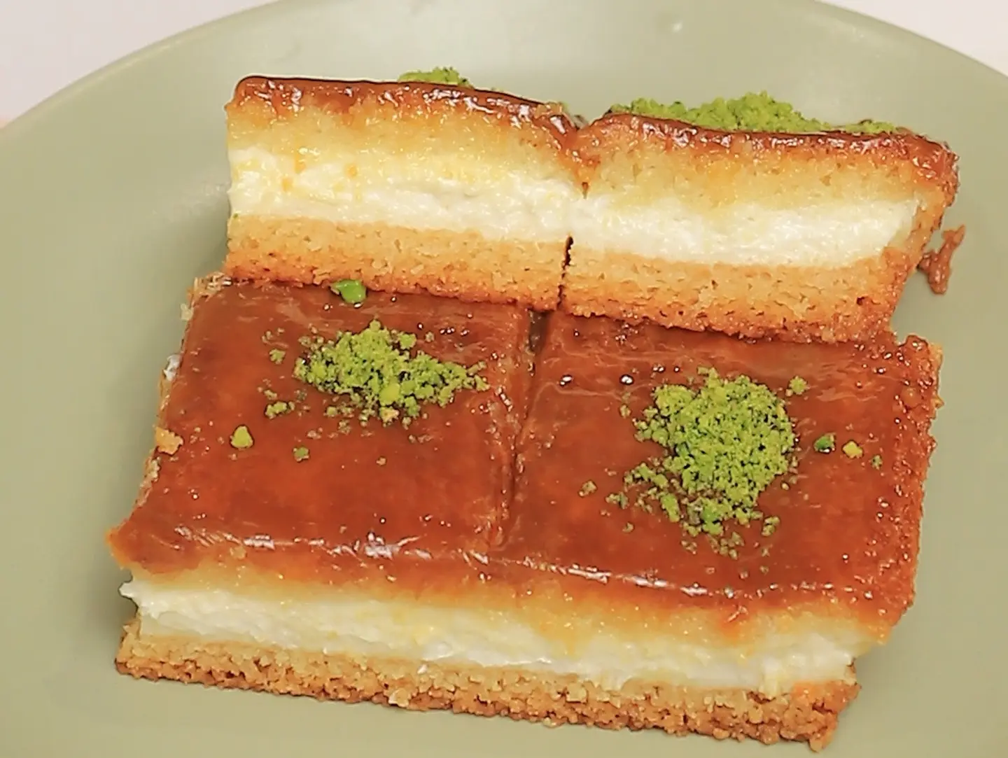 بسبوسة بالقشطة