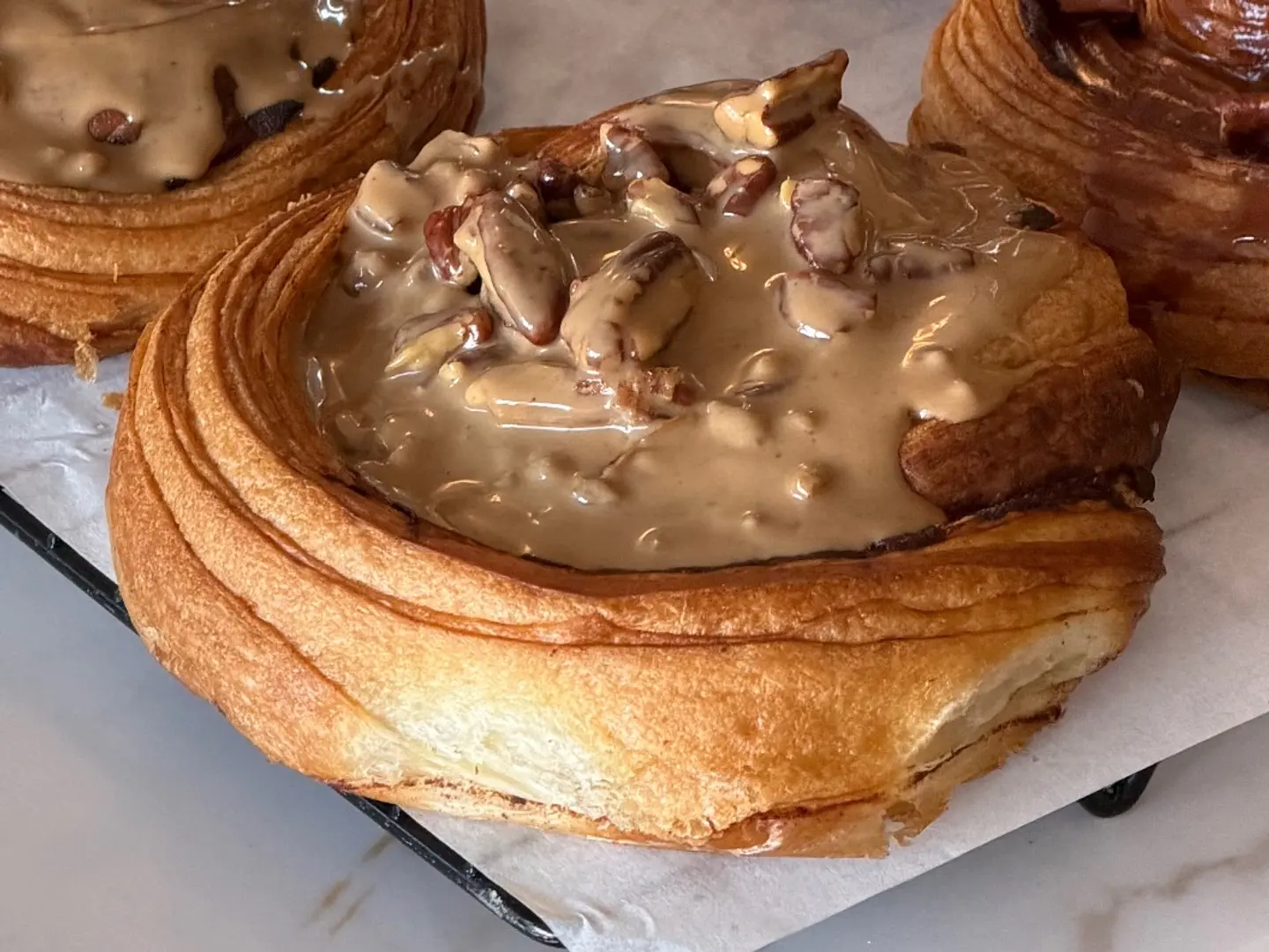 Cinnamon Roll With Pecan Sauce