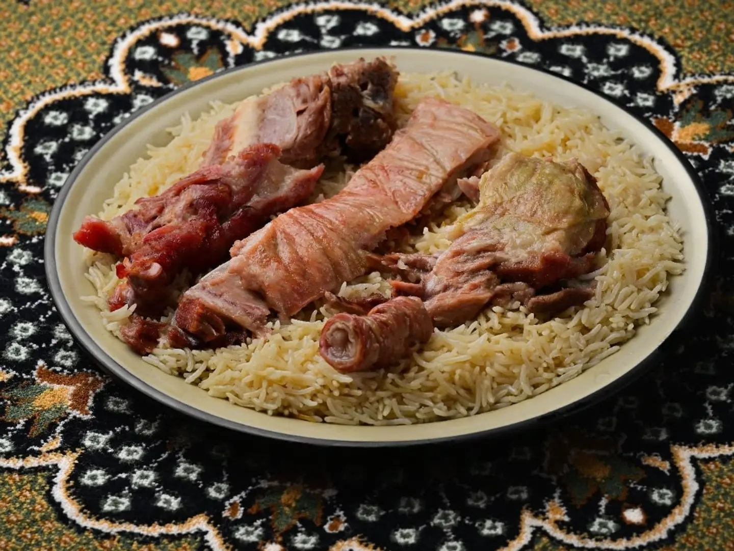 نفر تيس حنيذ رز حنيذ