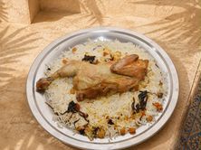 نص حبة دجاج عالفحم مع الرز