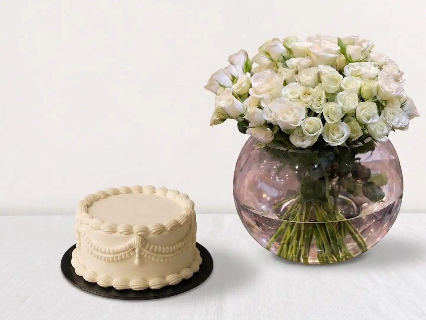 White Roses Vase With Cake