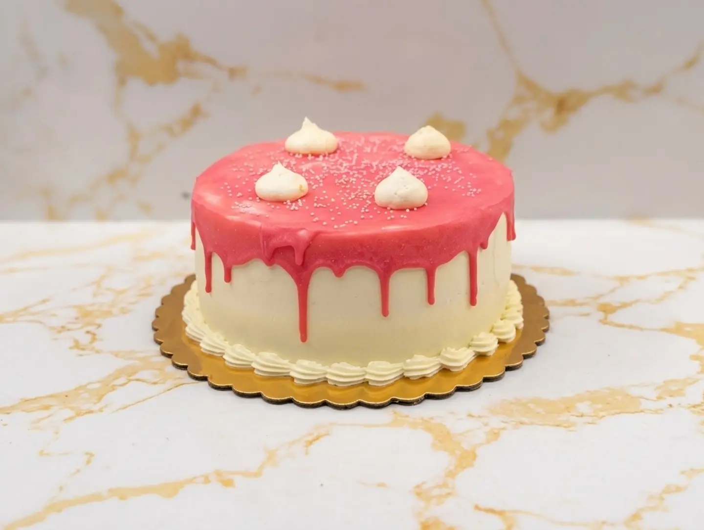 Vanilla Comic Cake   8 Inches
