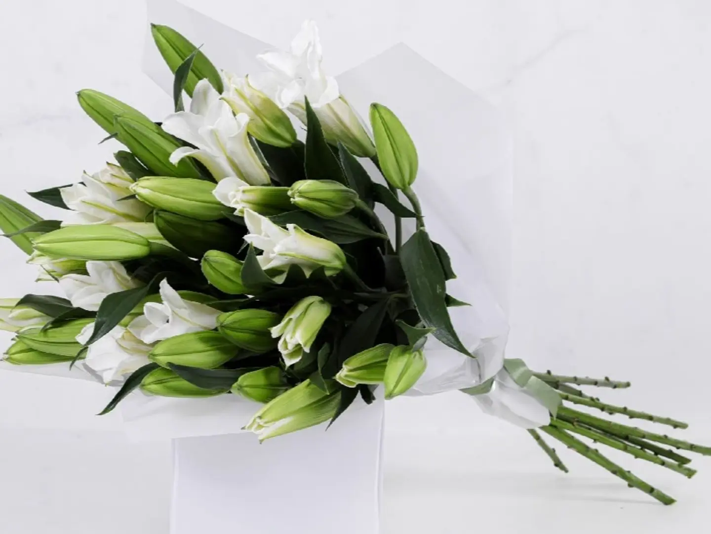 White Casa Bouquet 8 Stems