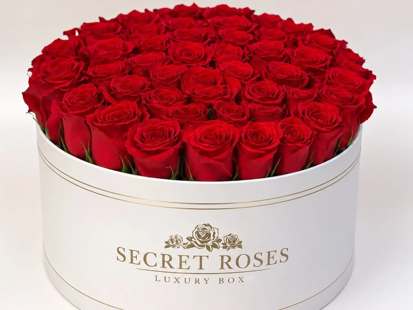Round Flower Box With Red Roses