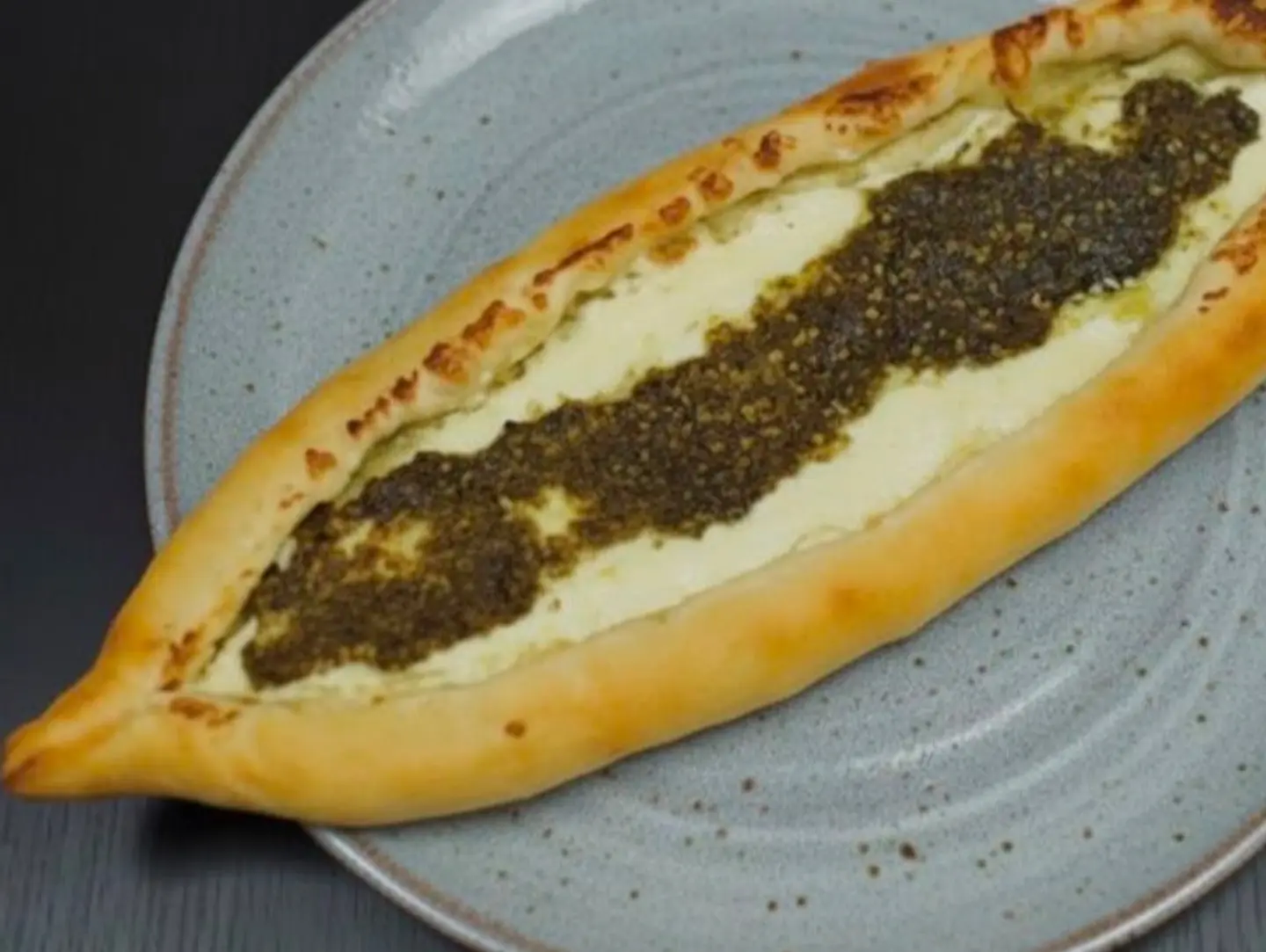 فطيرة لبنة زعتر