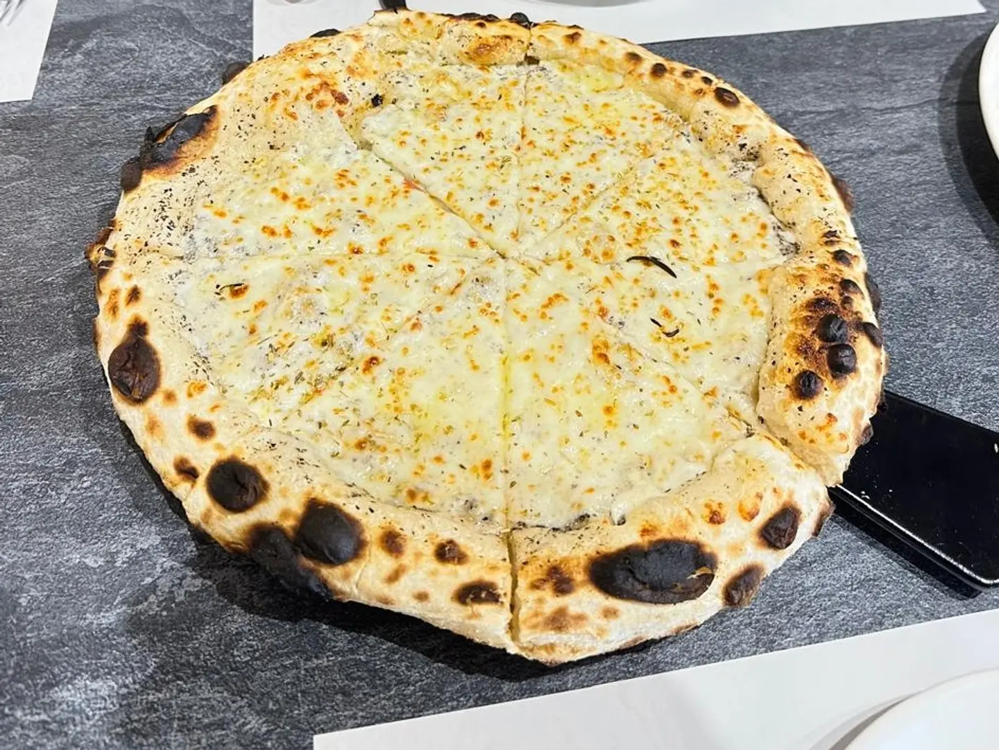 بيتزا الترافل
