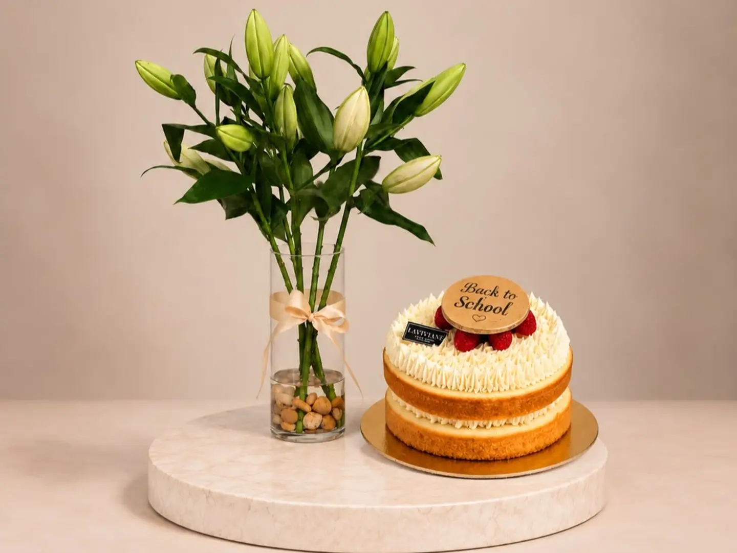 Elegant White Casablanca Vase & Lemon