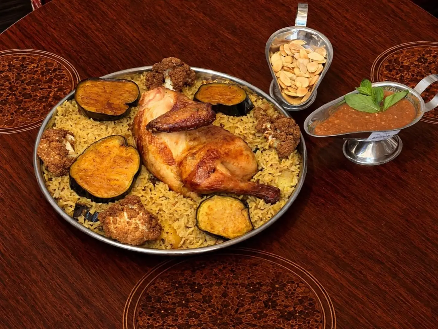 نصف حبة مقلوبة هاشمية