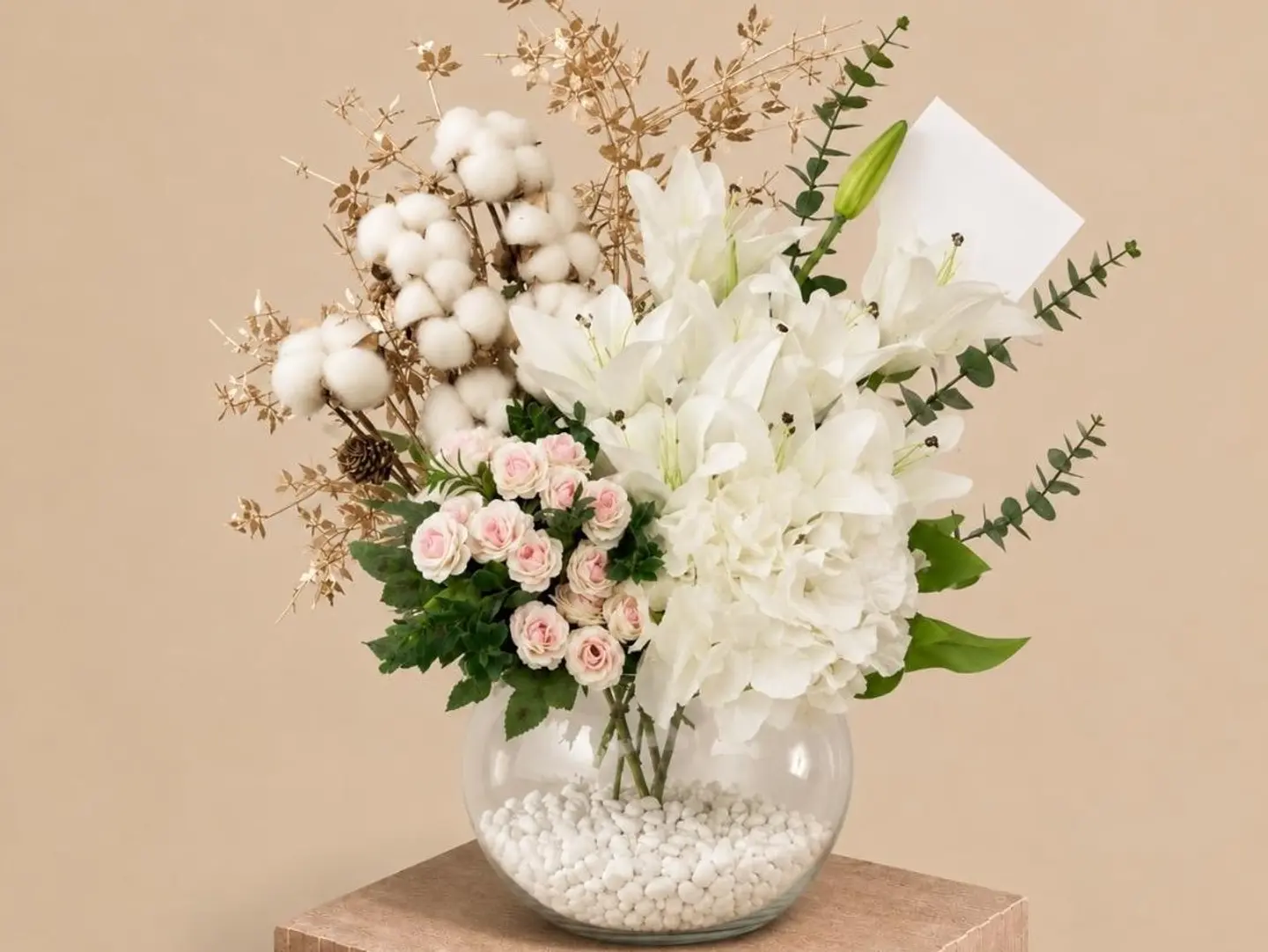 Florid White Vasa