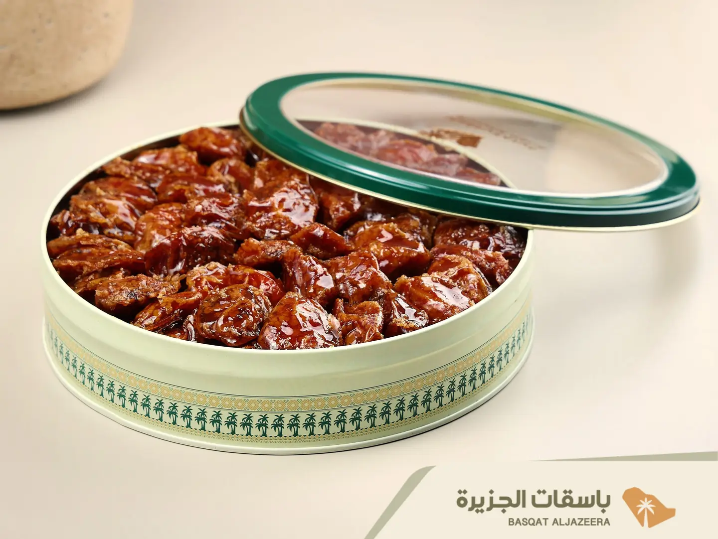 Crunchy Khalas Dates With Date Syrup