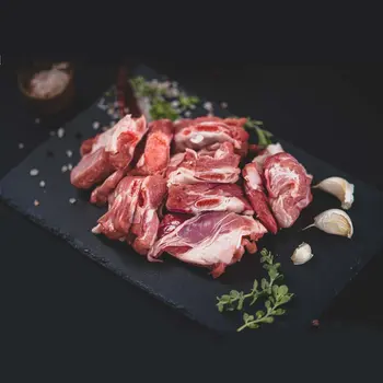 لحم العجل المحلي بالعظم