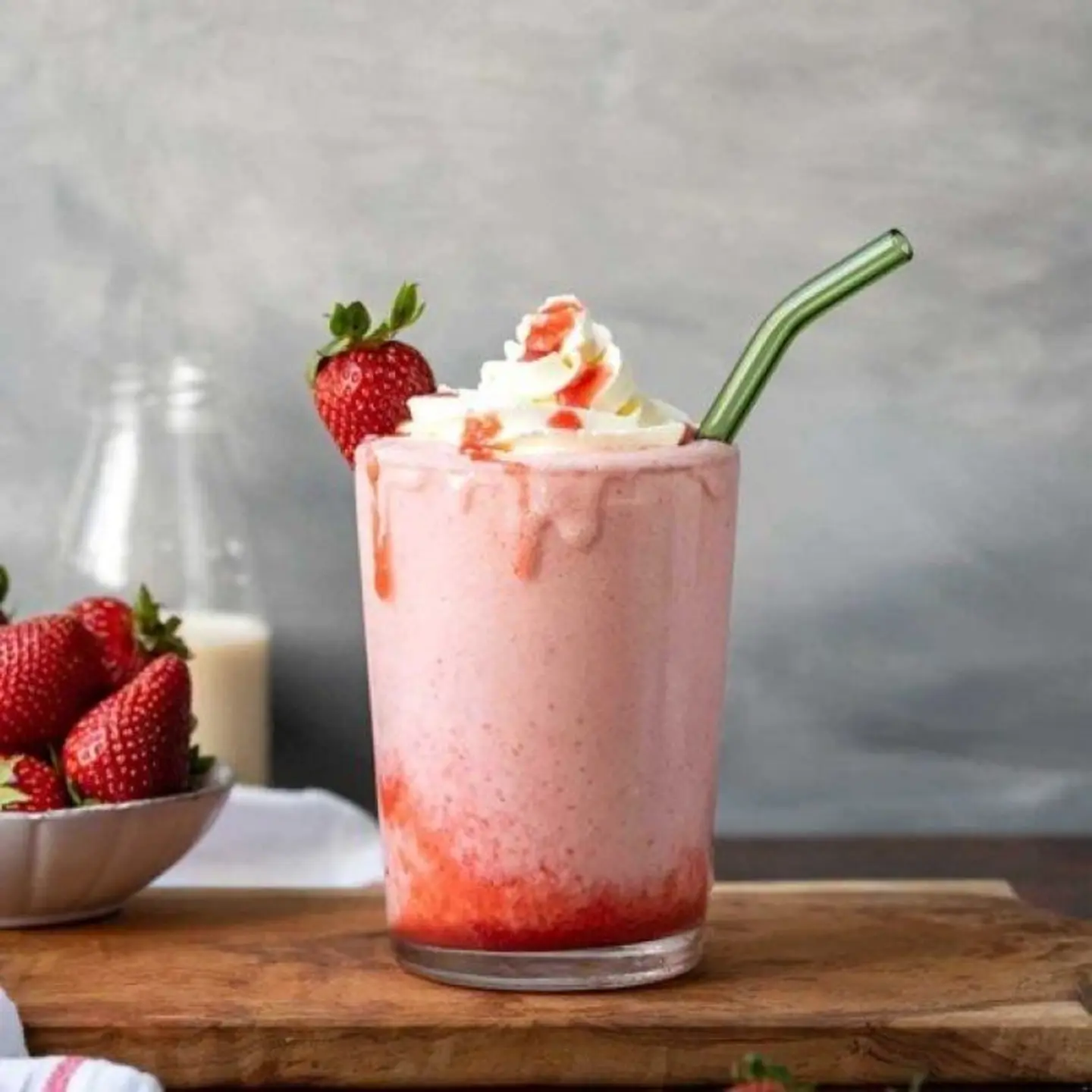Strawberry Milkshake - Medium Cup