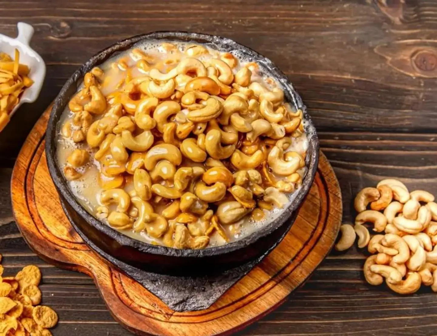 Royal Areekah With Nuts