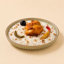 نصف دجاجة كبسة بيضاء