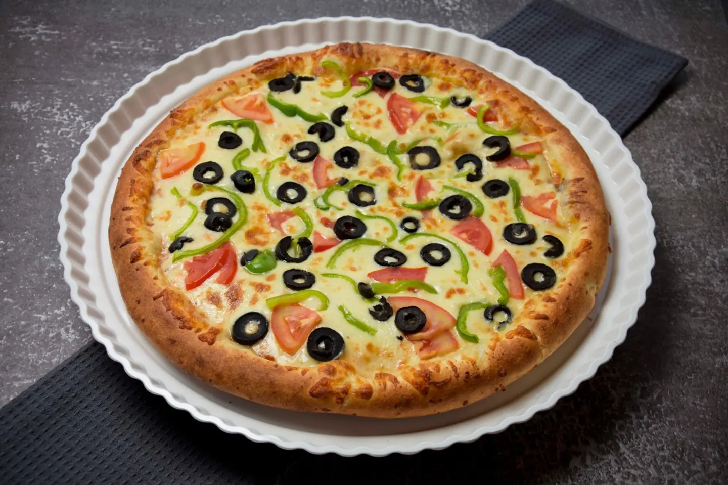 Vegetable With Cream Cheese Pizza