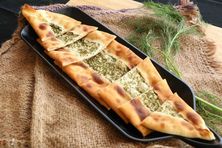 مناقيش لبنة وزعتر