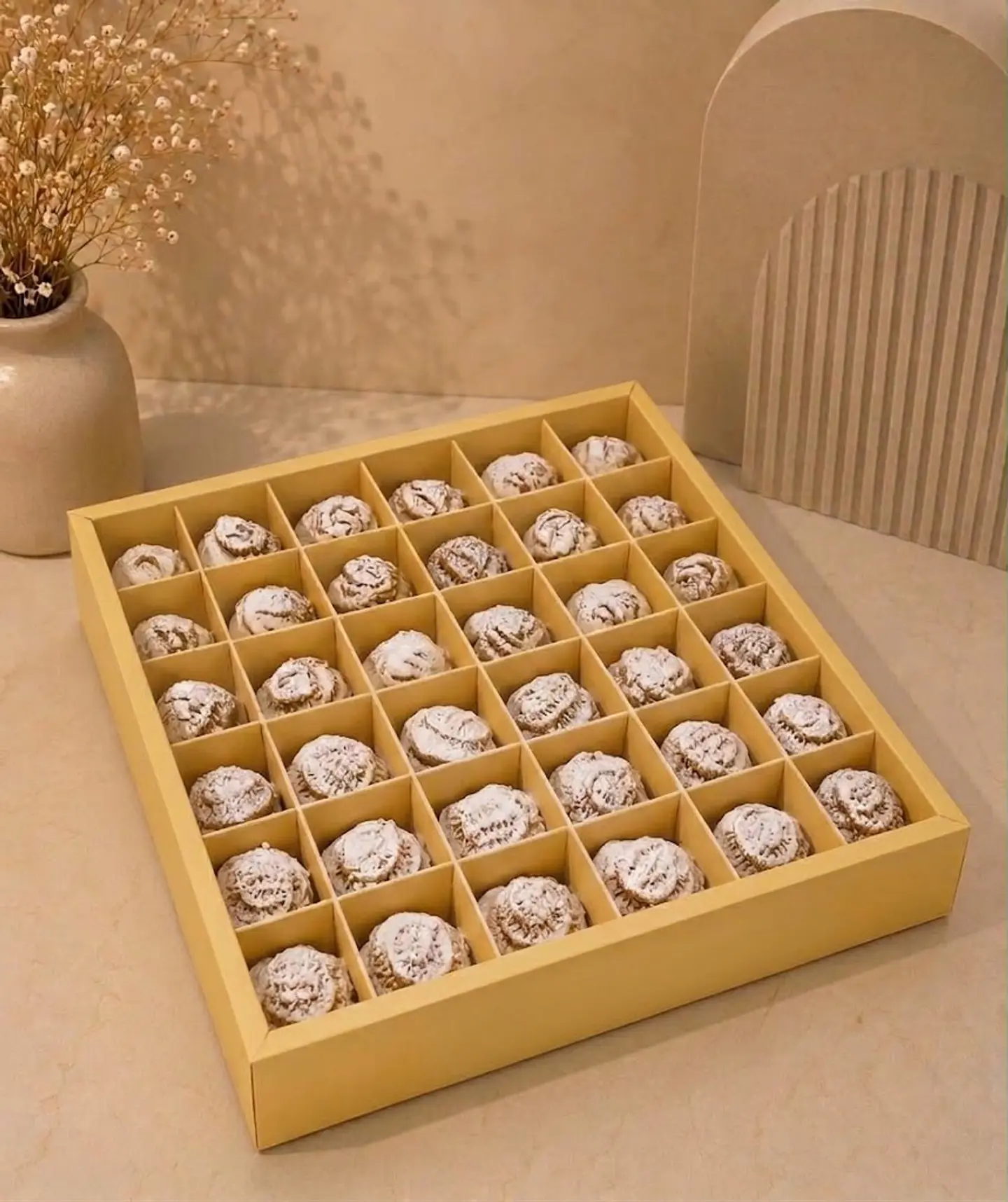 Hijazi Ma'amoul With Sugar - 25 Pieces