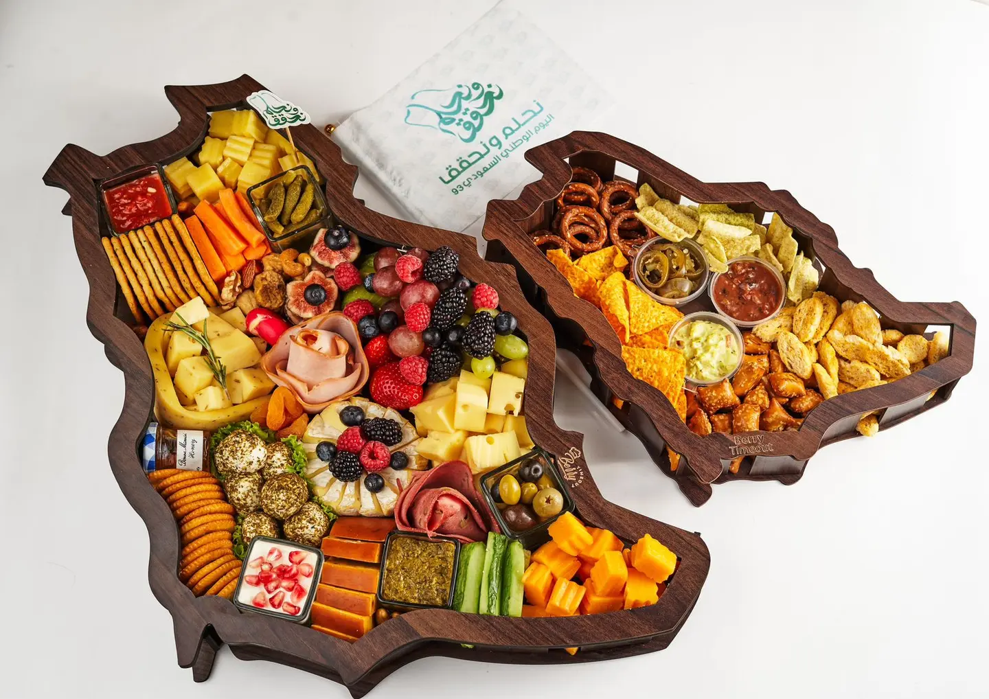 Ksa Map Cheese Platter With Assortment Of Crackers - Large 8 10 Person