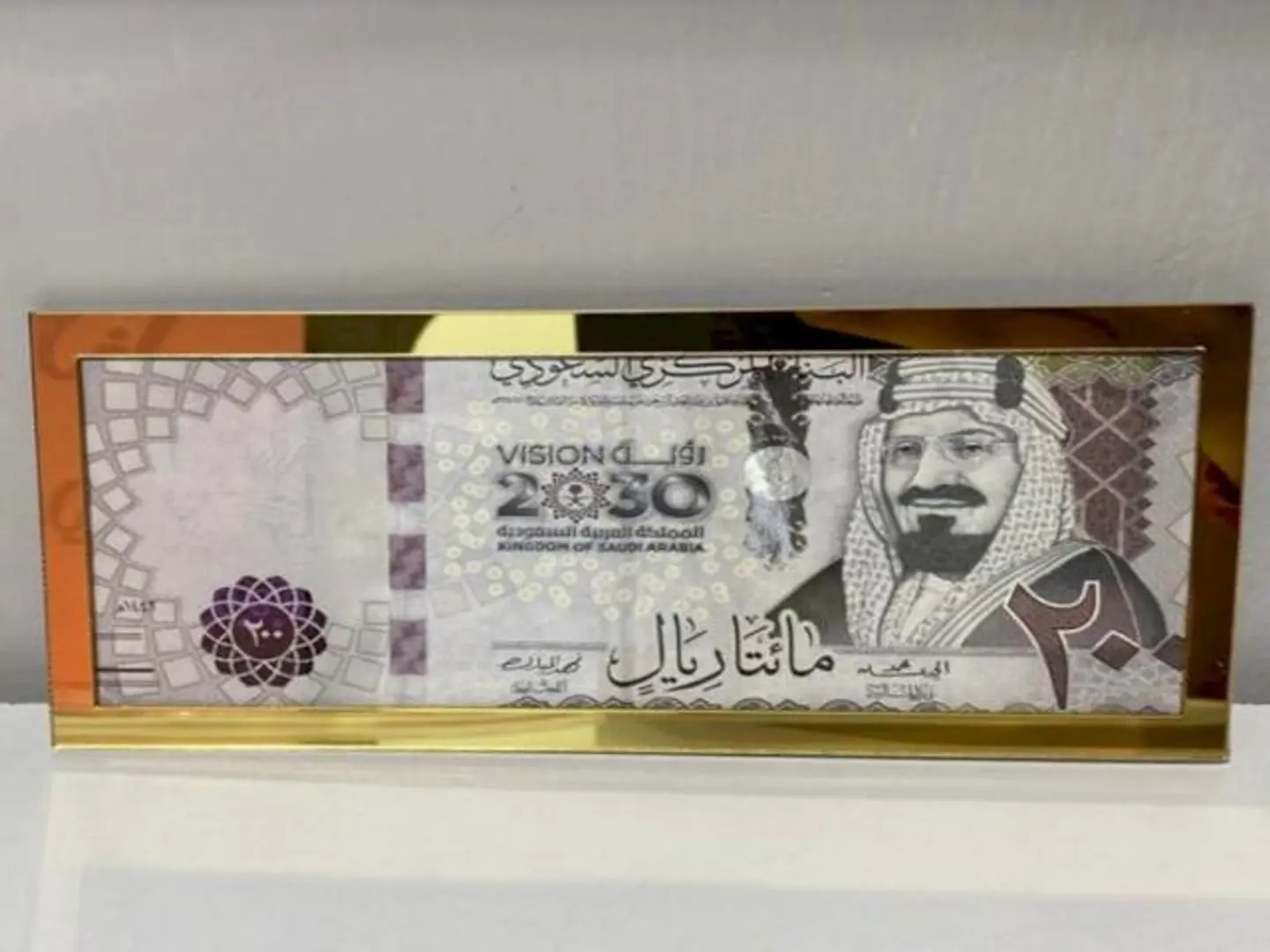 ظرف اكريليك فلوس