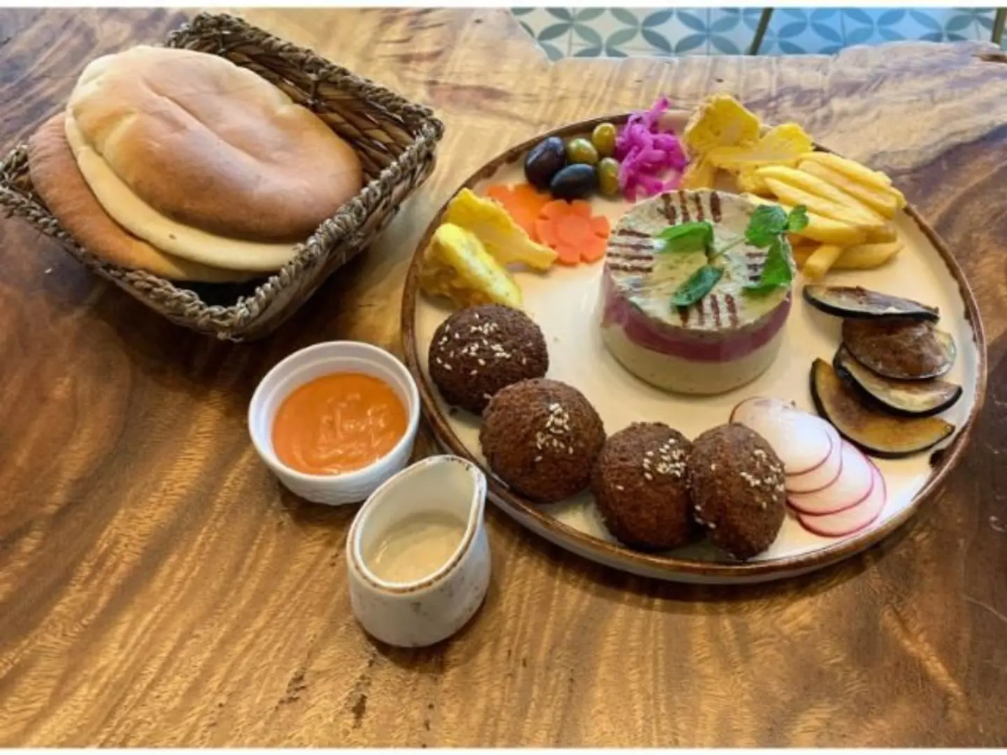 رينبو حمص وفلافل