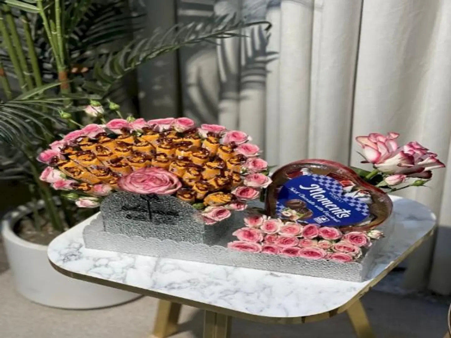 هديه العيد معا عليه شوكلت قلوب