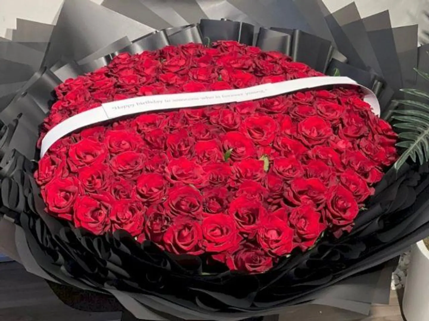 باقة 100 ورده جوري احمر