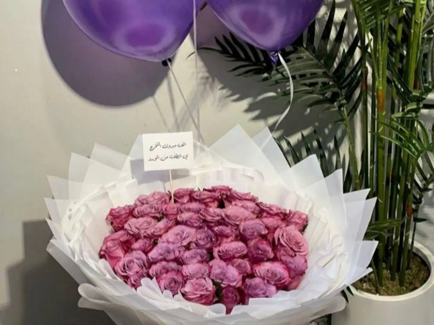 باقة جوري موف 40 وردة مع بالون