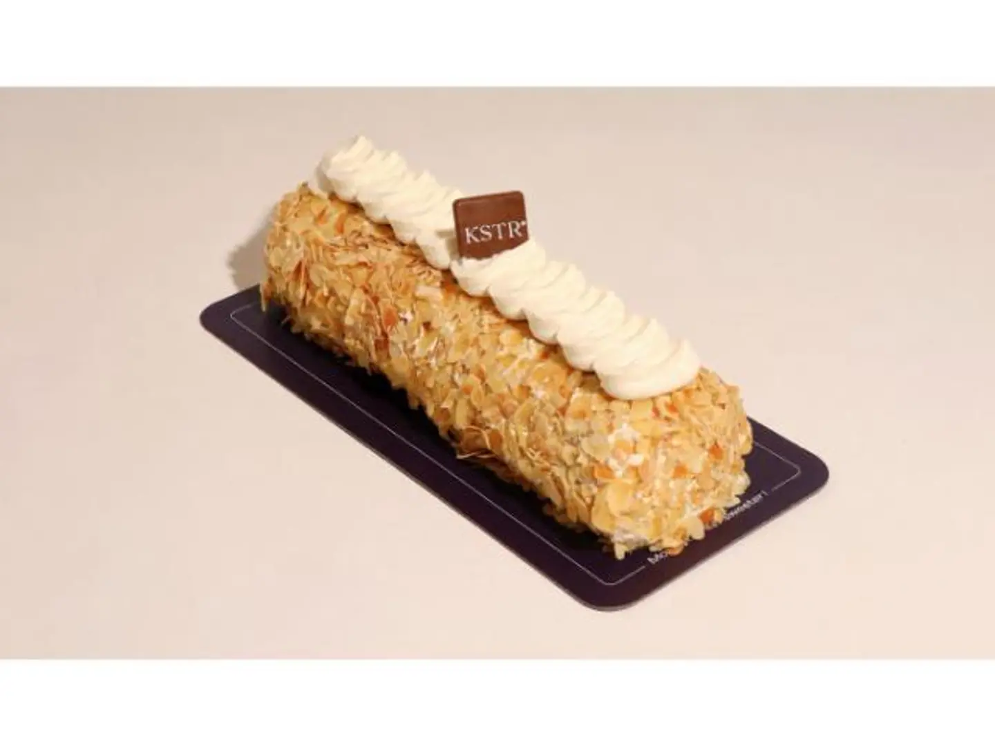 Vanilla& Berry Swiss Roll