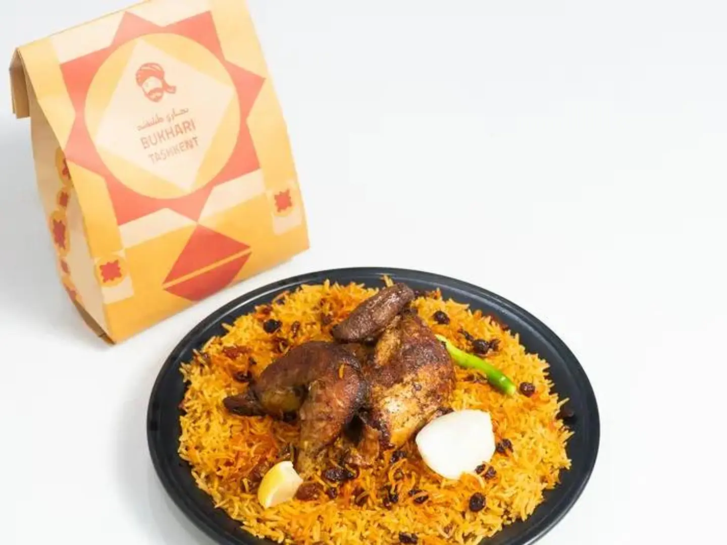 نصف حبة دجاج شواية مع ازر بخاري