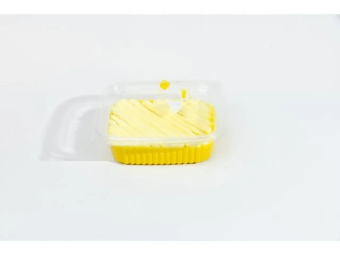 Saffron Cake With Cream