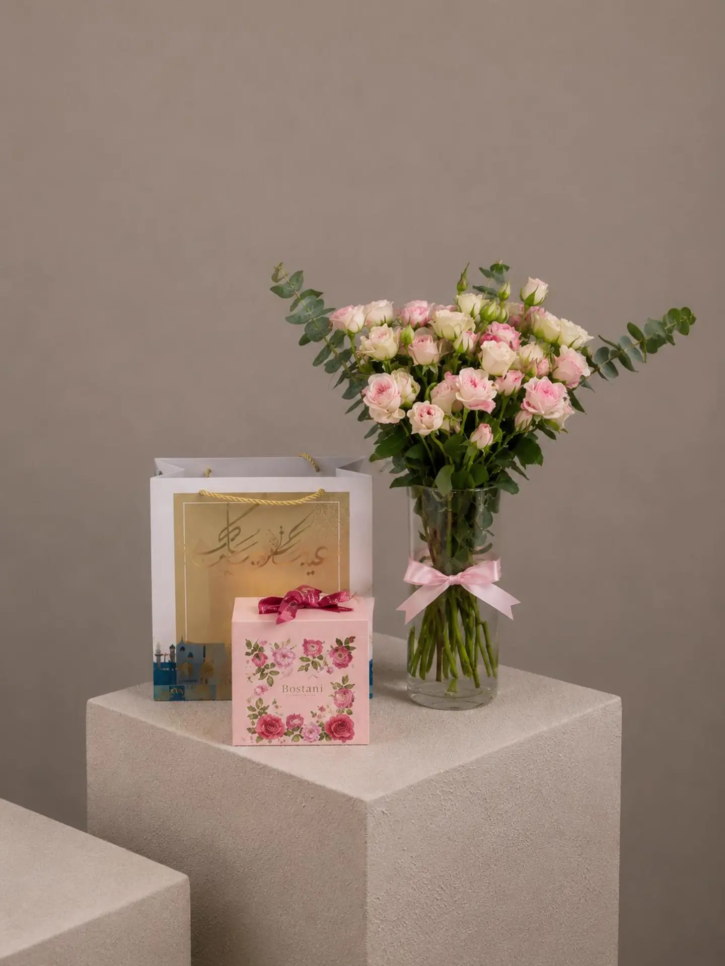 Pink Rose Vase & Gardener Chocolate