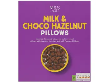 مارك اند سبنسر فوود وسائد البندق بالحليب والشوكولاتة 1قطعة